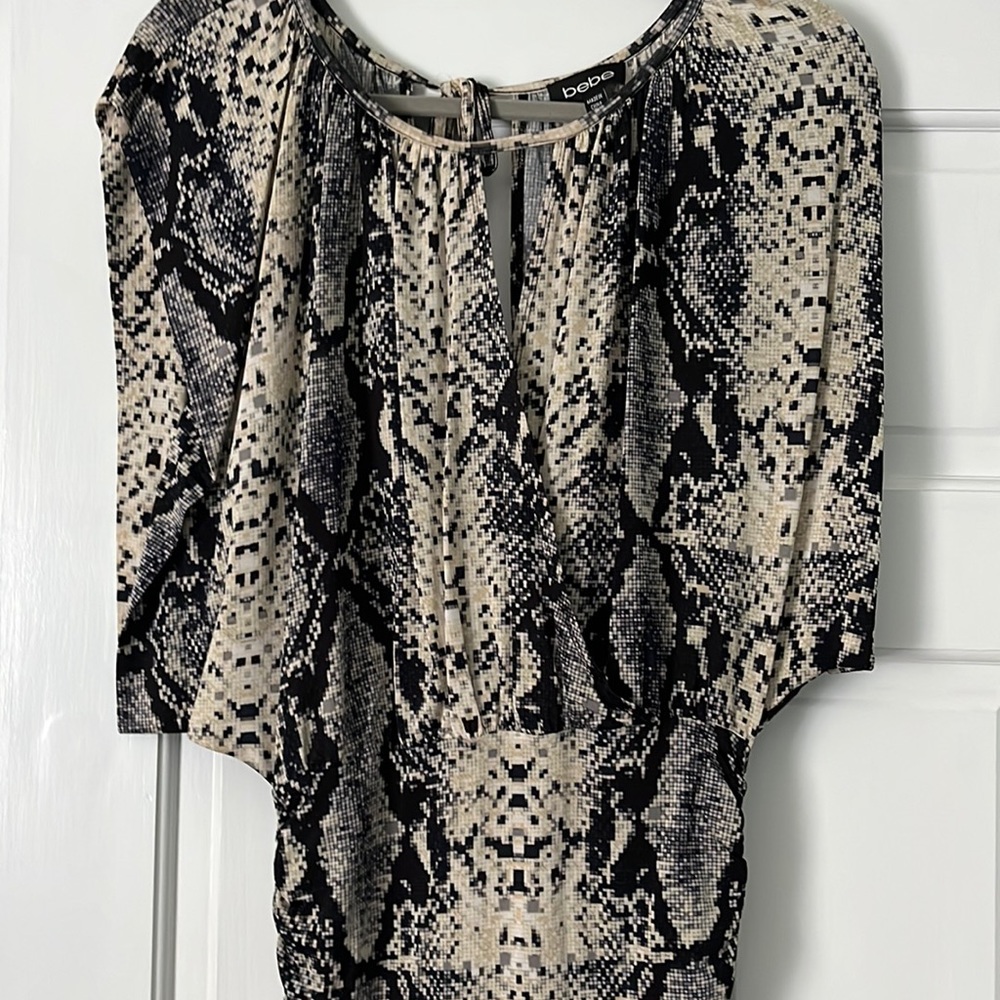 Bebe women’s print open back tie blouse.